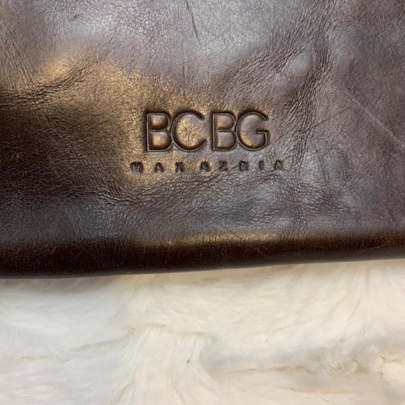 BCBGMAXAZRIA Italian Leather Shimmer Clutch Bag - Picture 4 of 7